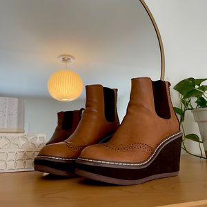 Tommy Hilfiger Tan Chelsea Style Wedge Bootie Size 5